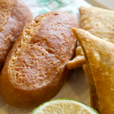 Plate of Samosas/Minibuns